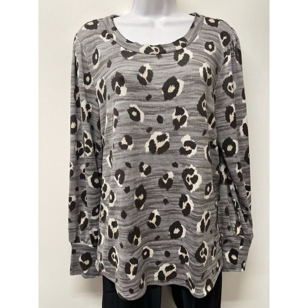 NWOT Maurices 24/7 Size L Super Soft Black Gray White Leopard Print Sweater